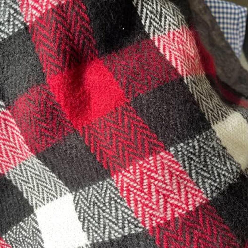 Woolrich Cape Womens Scarf Poncho Wrap One Size Red Black Plaid Reversible Like - Picture 2 of 8